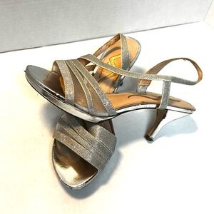 Touch of Nina Women's Heels Sandals Noralee Size 7 Ankle Strap Silver Glitter